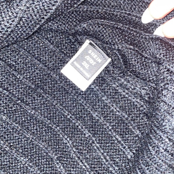 Ribbed Hooded Sweater - Picture 3 of 4